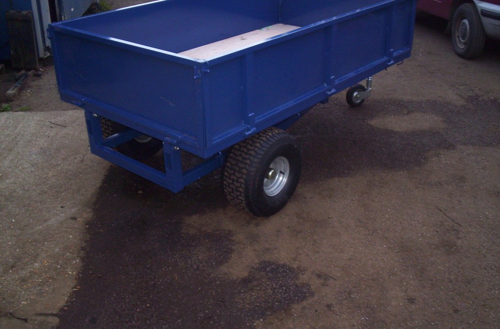 TIPPING TRAILER