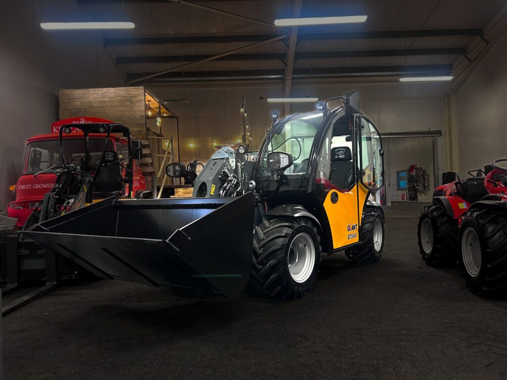 GIANT 5048 Telehandler