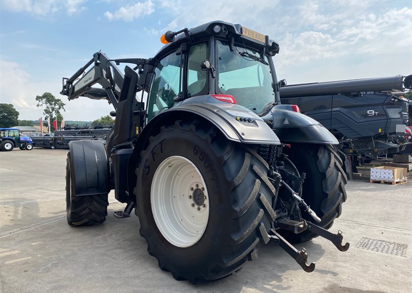 Valtra T214V ST Tractor