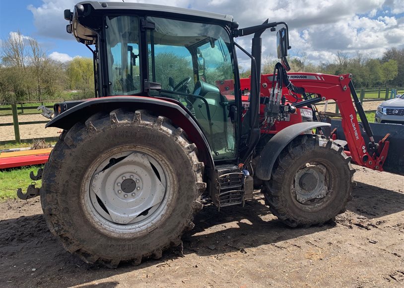 Massey Ferguson 4708M CAB Tractor