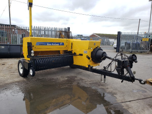 NEW HOLLAND BC5060 BALER