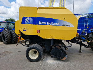 NEW HOLLAND BR7060 ROUND BALER