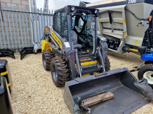 NEW HOLLAND L318 SKID STEER