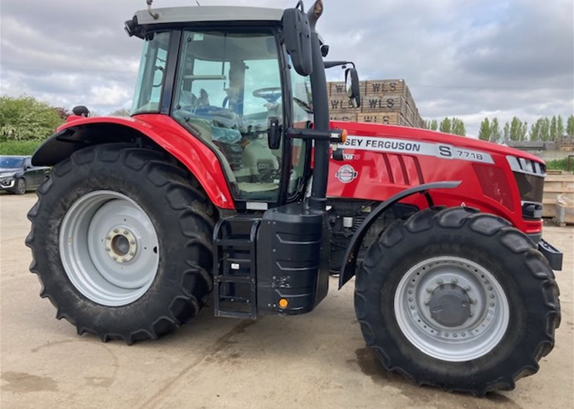 Massey Ferguson 7718SEFD6 Tractor