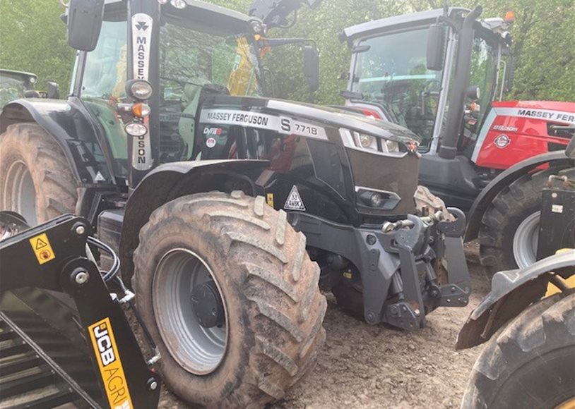 Massey Ferguson 7718SEFD6 Tractor