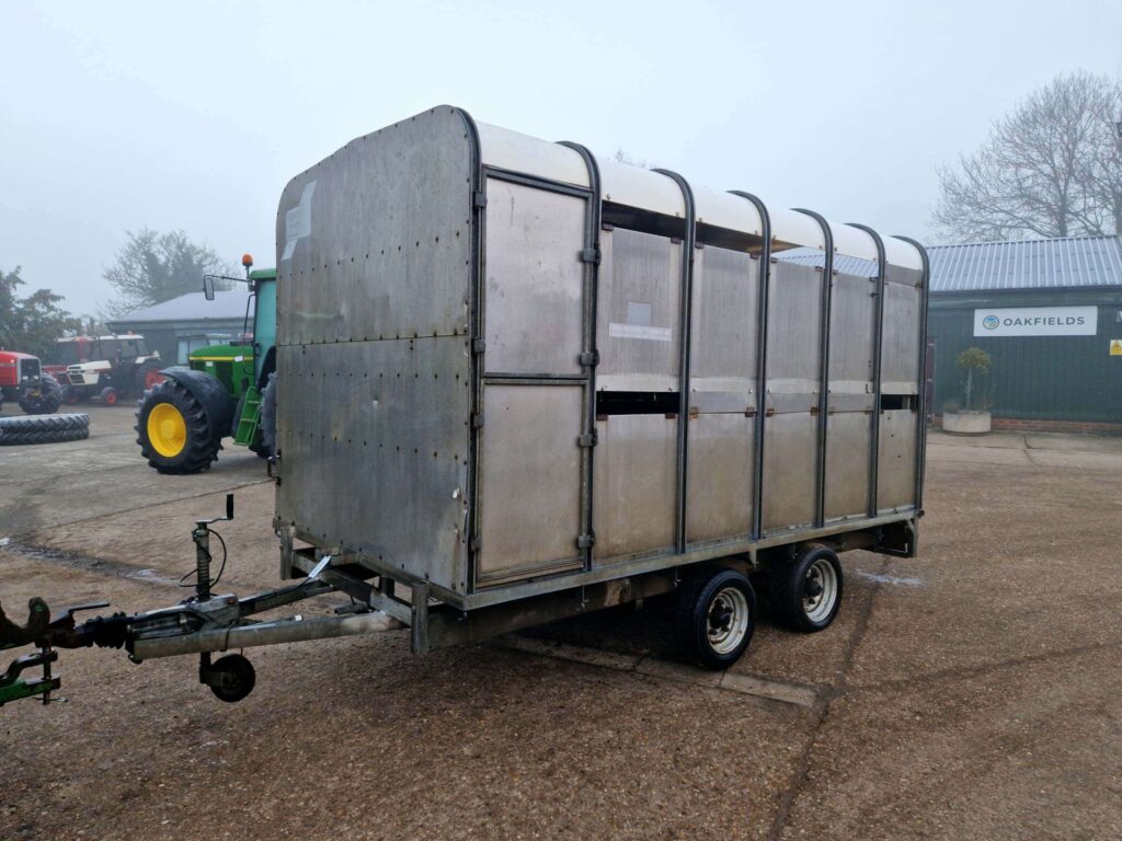 Ifor Williams DP 120 12' Sheep trailer