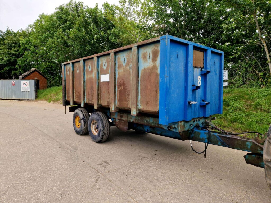 1985 Warwick 10 ton tandem axle grain trailer