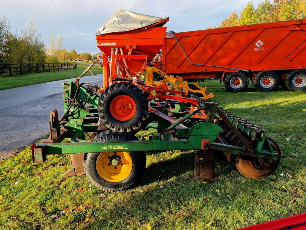 Cousins 3.8M Level lift Rape Seeder