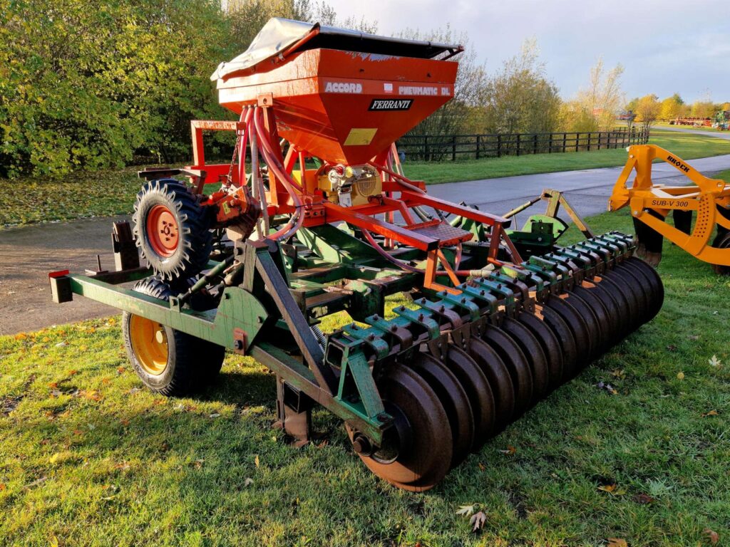 Cousins 3.8M Level lift Rape Seeder