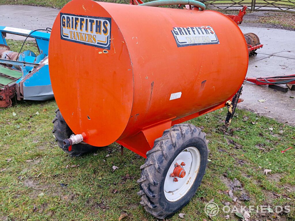 Griffiths SB250 single axle water bowser