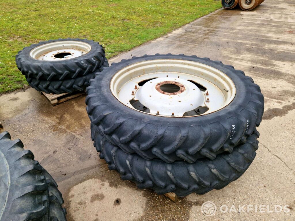 John Deere rowcrop wheels - 11.2R36 & 13.6R48