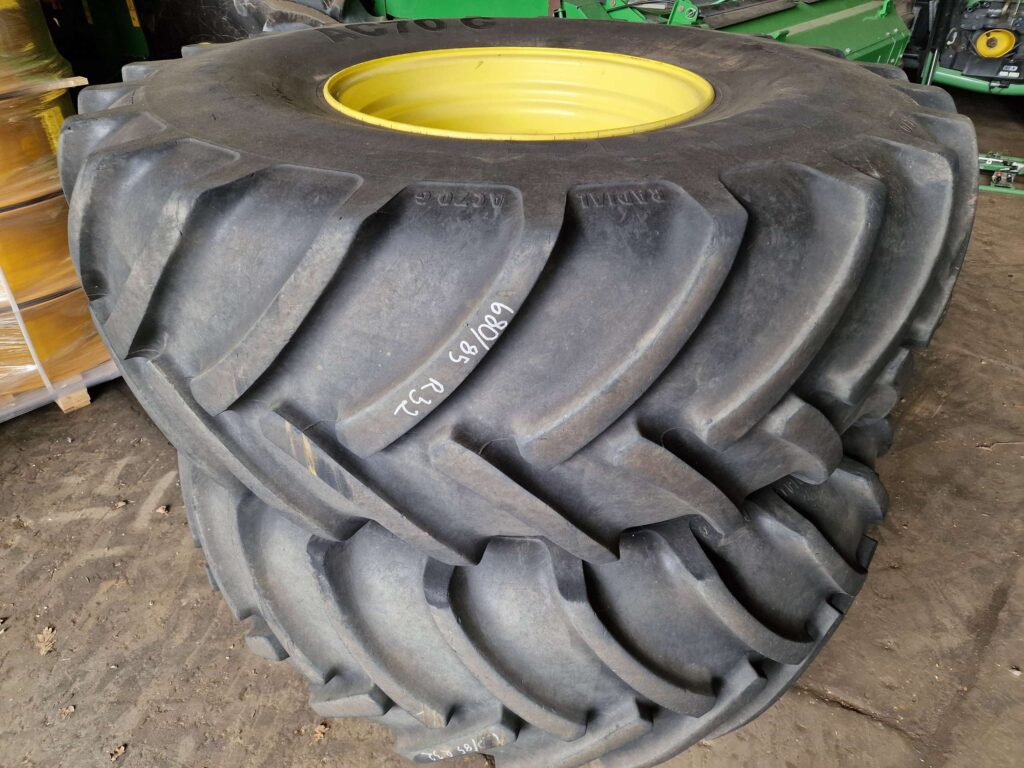 Pair of 680/85 R32 John Deere combine wheels