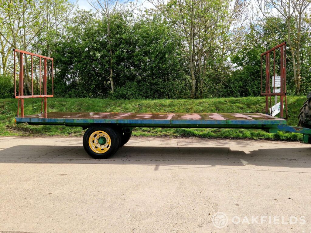 21' flat single axle bale trailer