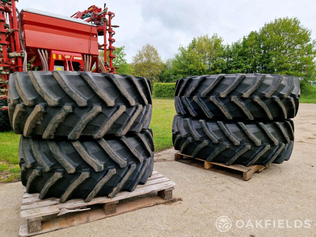 John Deere 480/65R24 and 540/65R38 wheel set