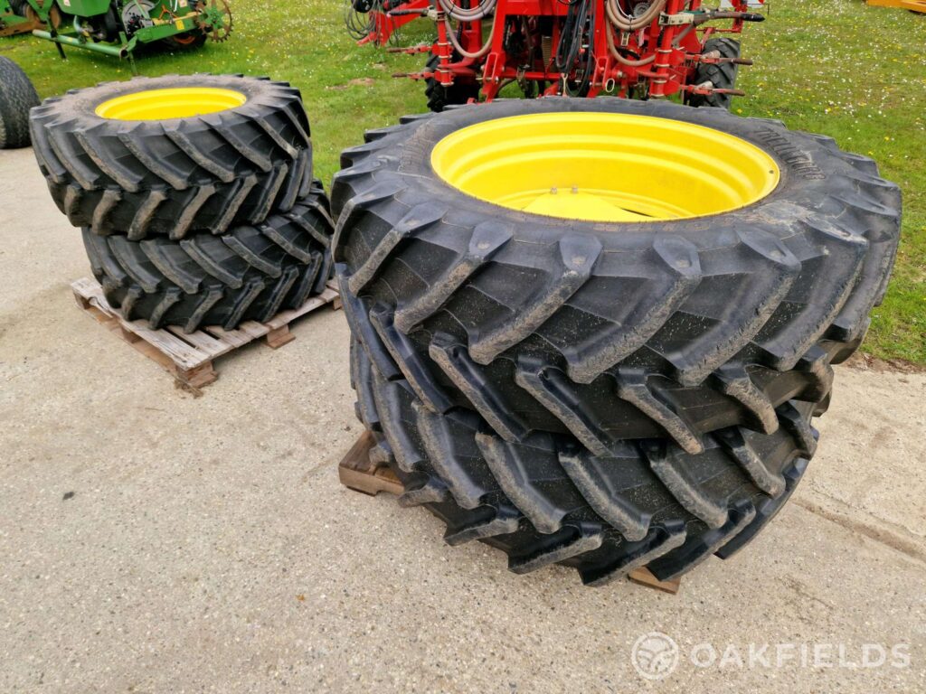 John Deere 480/65R24 and 540/65R38 wheel set