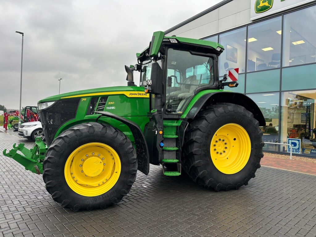 John Deere 7R330