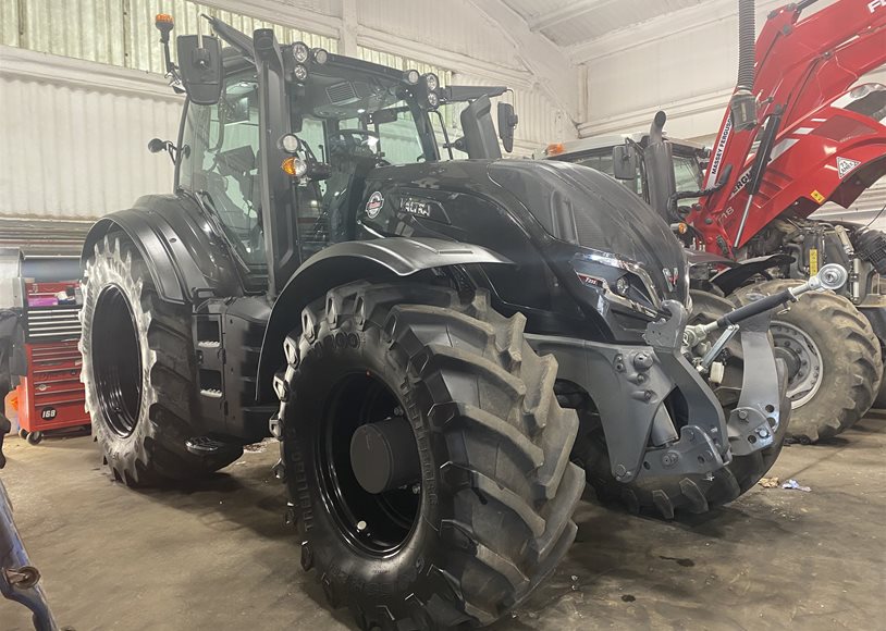 Valtra T235D Tractor