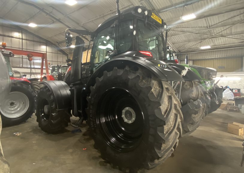 Valtra T235D Tractor