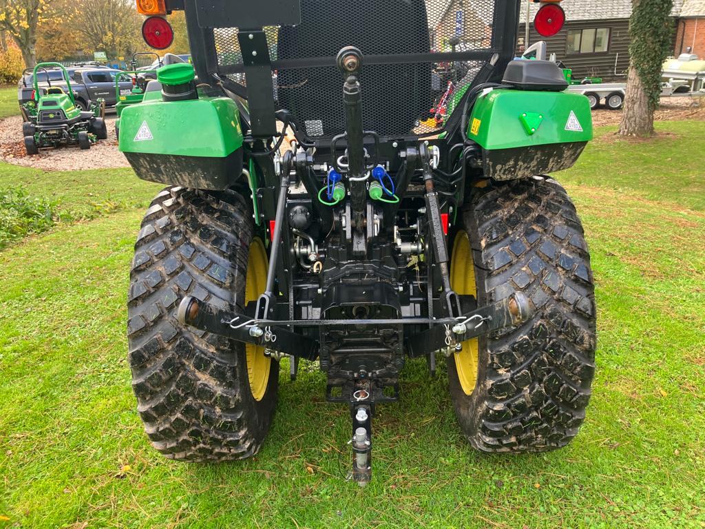 John Deere 2032R compact tractor