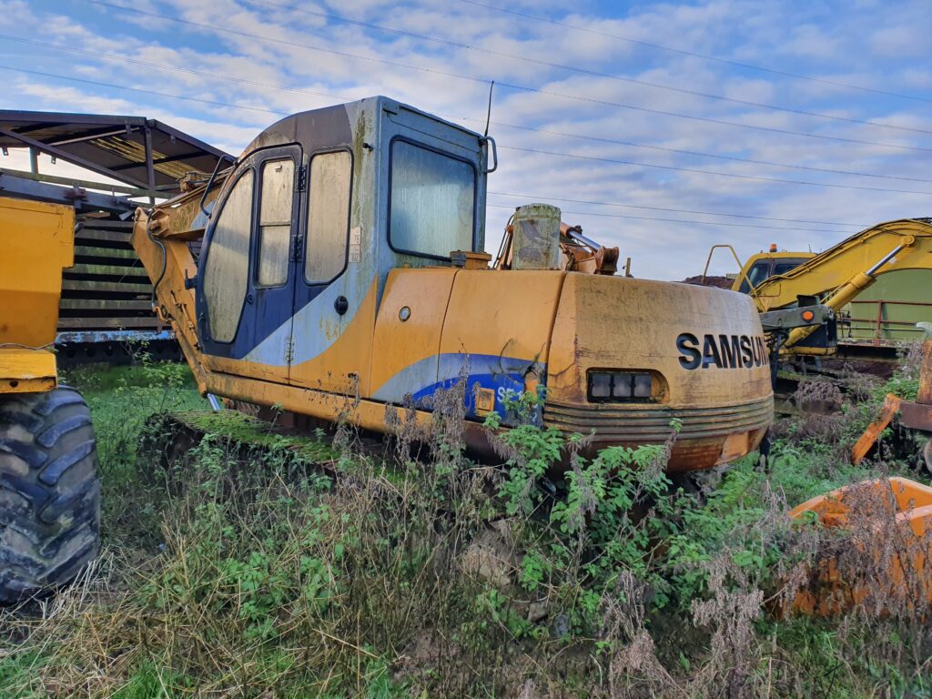 Samsung SE130lc Excavator – Breaking