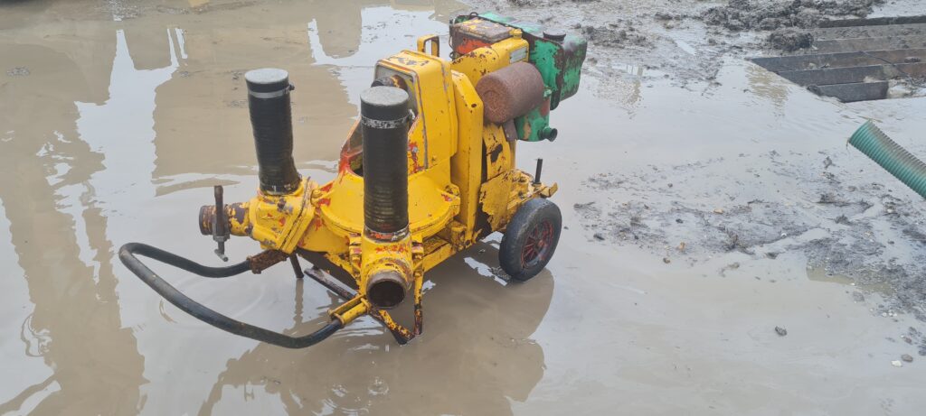Road Tow 1000L water bowser