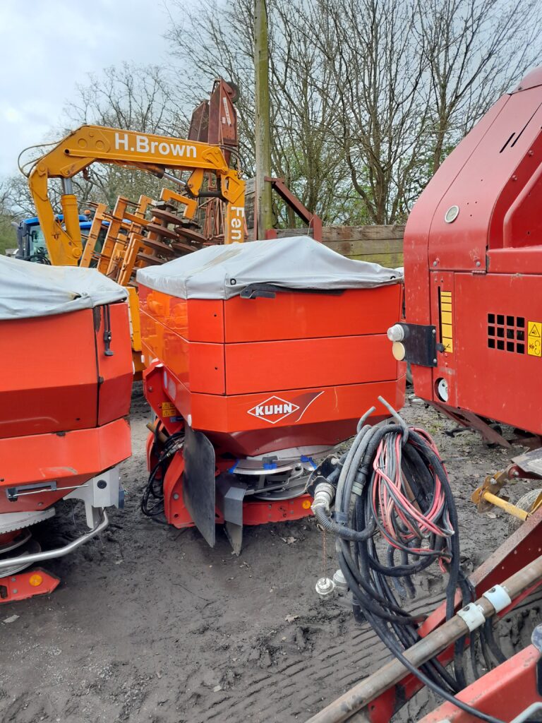 KUHN 30.1 FERTILISER SPREADER