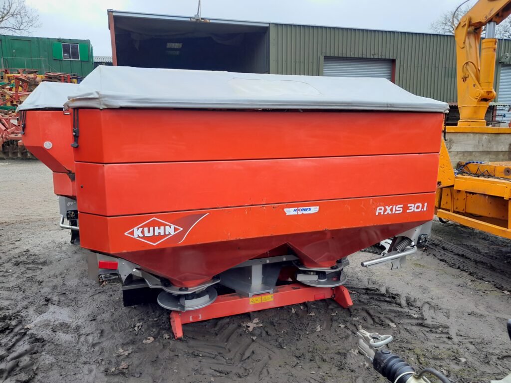 KUHN 30.1 FERTILISER SPREADER