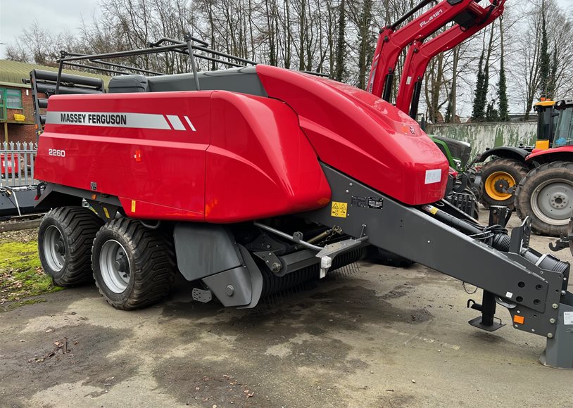 Massey Ferguson 2260 Baler (Square)