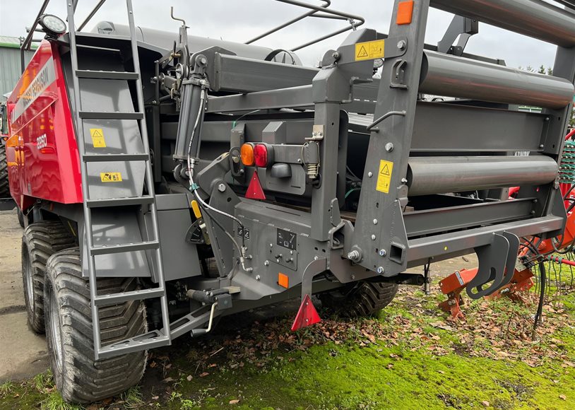 Massey Ferguson 2260 Baler (Square)