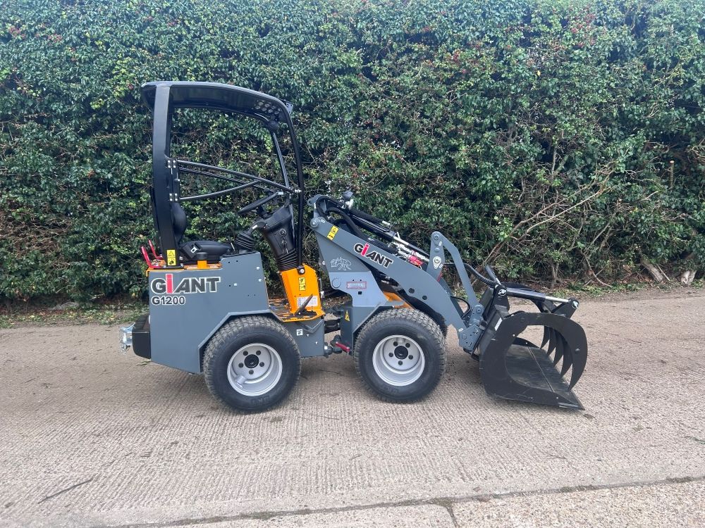 GIANT G1200 Wheeled Loader