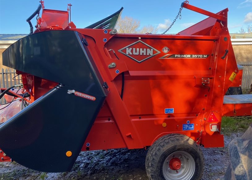 Kuhn PRIMOR Feeder/Bedder