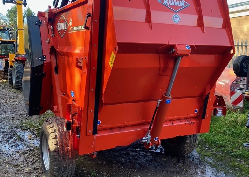 Kuhn PRIMOR Feeder/Bedder