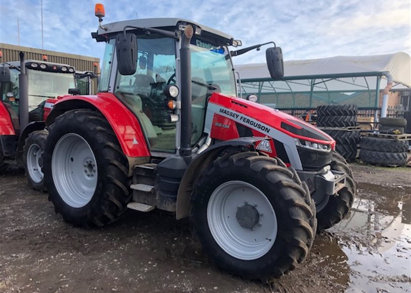 Massey Ferguson 5S.135EFD6 Tractor