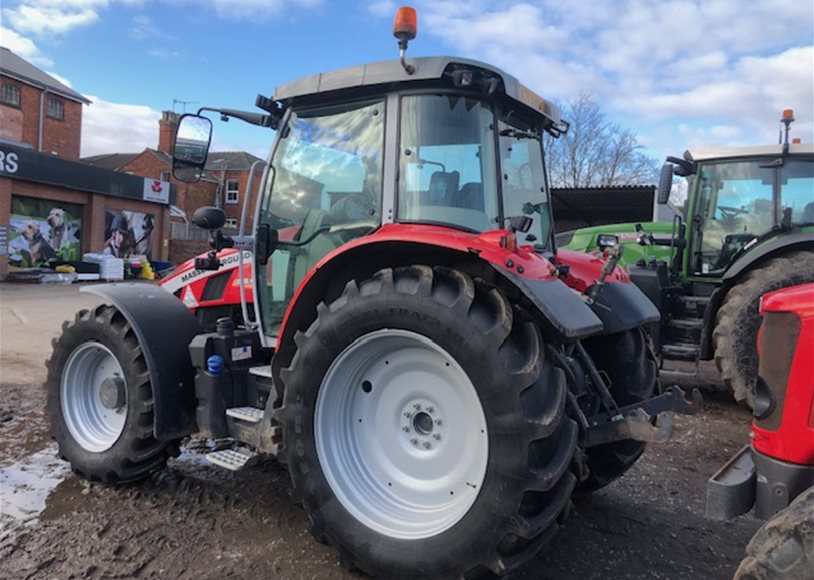 Massey Ferguson 5S.135EFD6 Tractor