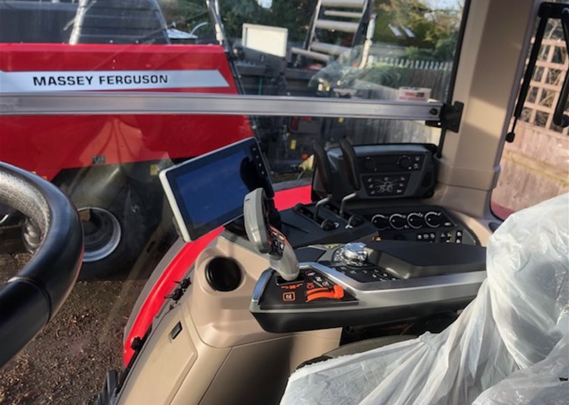 Massey Ferguson 8S.225EFD7 Tractor