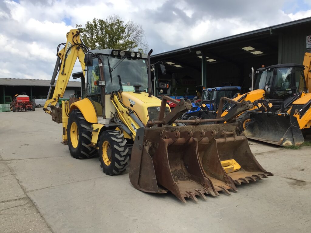 NEW HOLLAND B110 BACKHOE LOADER