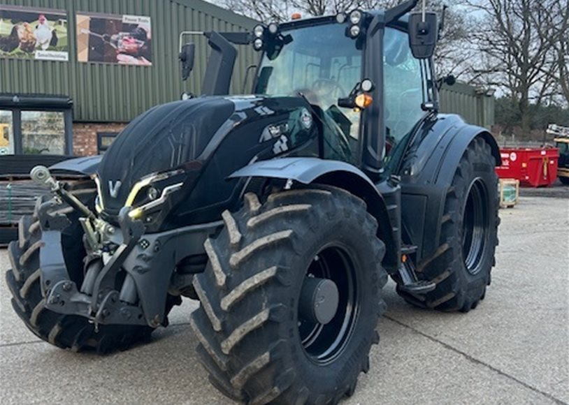 Valtra T235D Tractor