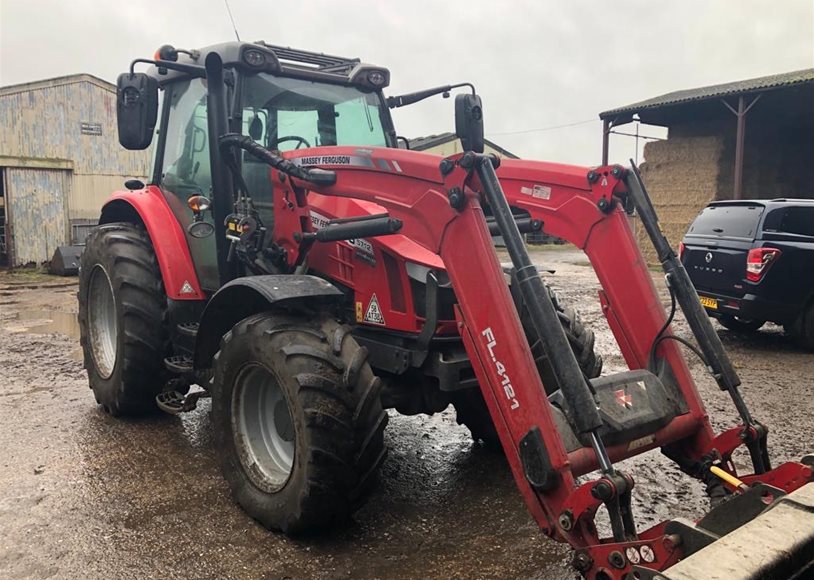 Massey Ferguson 5712SESD4 Tractor