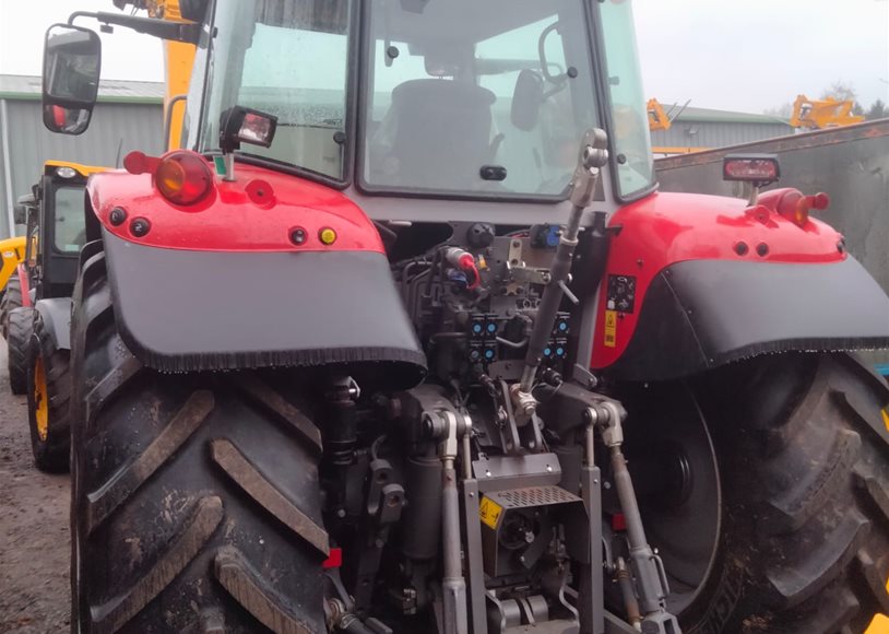 Massey Ferguson 5S.125EFD4 Tractor