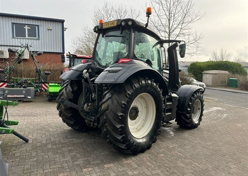 Valtra T174 Tractor