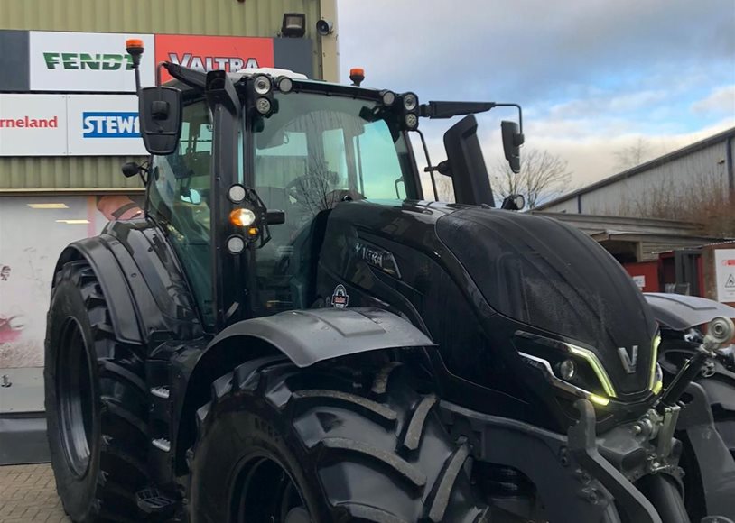 Valtra T235V Tractor