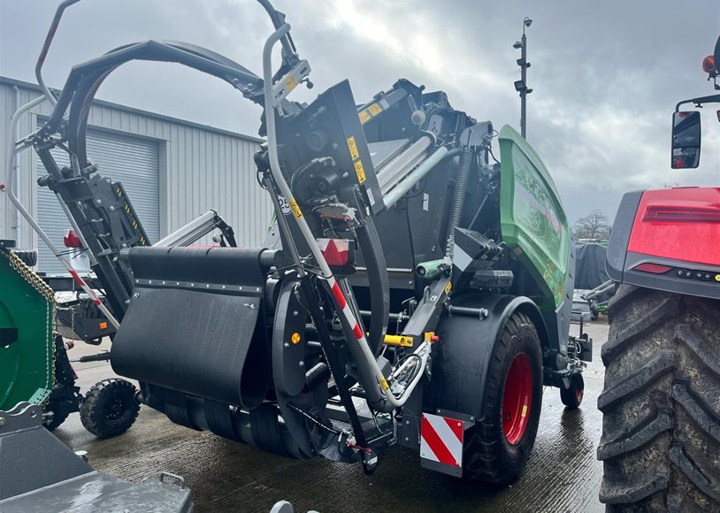 Fendt 160V Baler (Round)