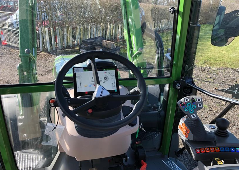 Fendt 211 Tractor