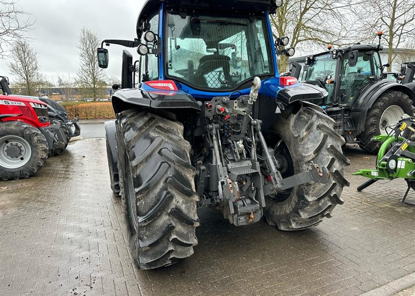 Valtra G125EA Tractor