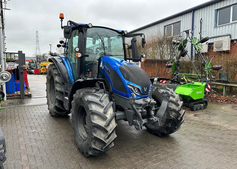 Valtra G125EA Tractor