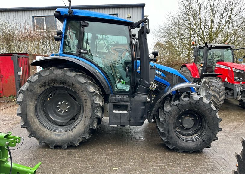 Valtra G125EA Tractor