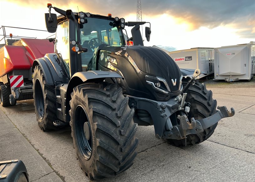 Valtra T235D Tractor