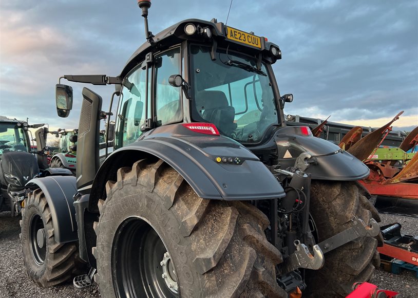 Valtra T235D Tractor