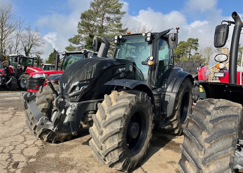 Valtra T235D Tractor