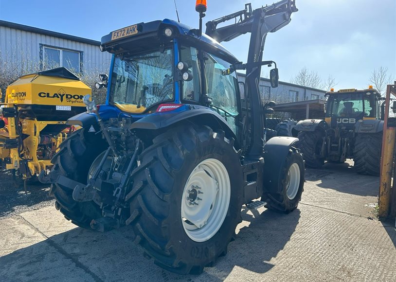 Valtra G125EA Tractor